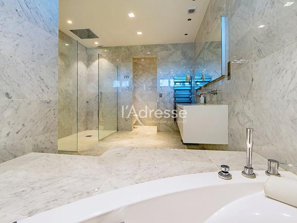 Chessy - Propriété contemporaine d'exception de 268 m² avec piscine chauffée