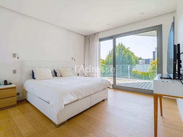 Chessy - Propriété contemporaine d'exception de 268 m² avec piscine chauffée
