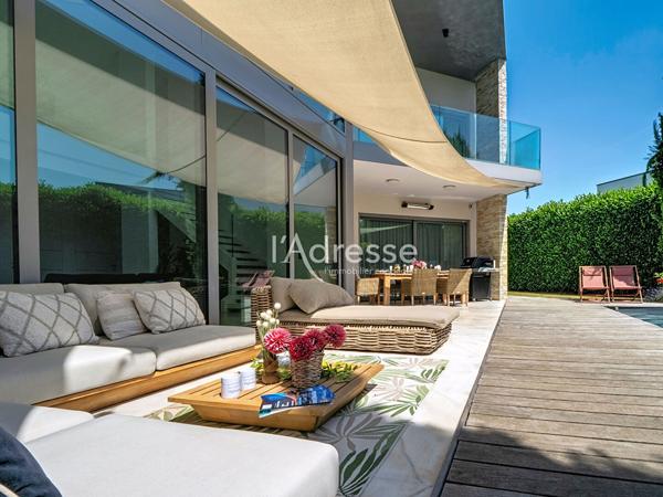 Chessy - Propriété contemporaine d'exception de 268 m² avec piscine chauffée