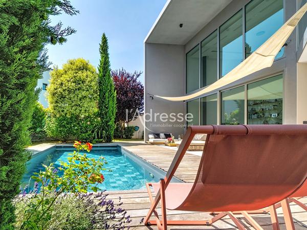 Chessy - Propriété contemporaine d'exception de 268 m² avec piscine chauffée