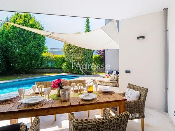 Chessy - Propriété contemporaine d'exception de 268 m² avec piscine chauffée