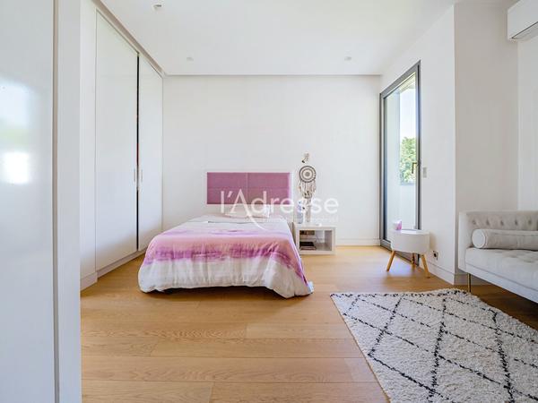 Chessy - Propriété contemporaine d'exception de 268 m² avec piscine chauffée