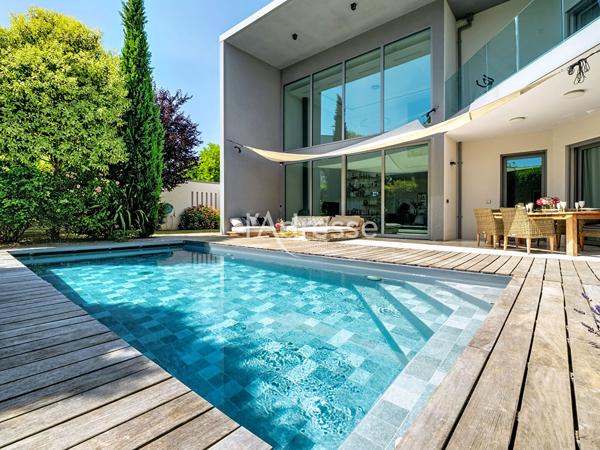 Chessy - Propriété contemporaine d'exception de 268 m² avec piscine chauffée