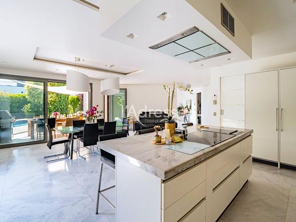 Chessy - Propriété contemporaine d'exception de 268 m² avec piscine chauffée