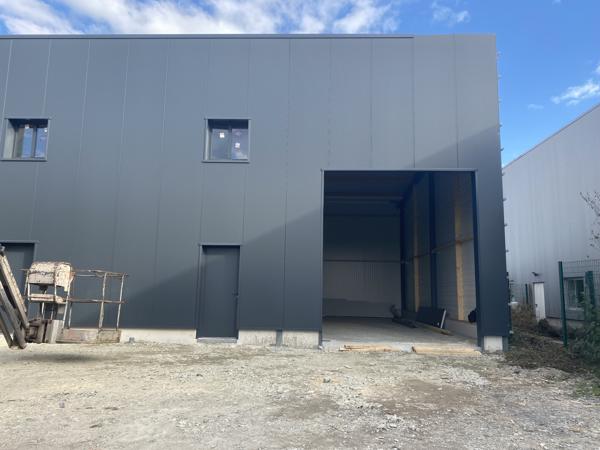 Local D’activité 150m² – Saint Leger de Linieres