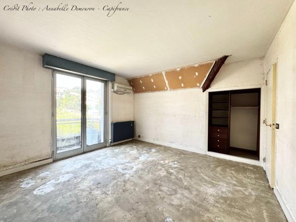 ROYAT - Grande maison familiale à rénover avec vue panoramique, terrain rare, piscine