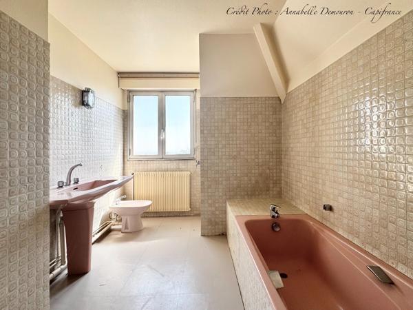 ROYAT - Grande maison familiale à rénover avec vue panoramique, terrain rare, piscine
