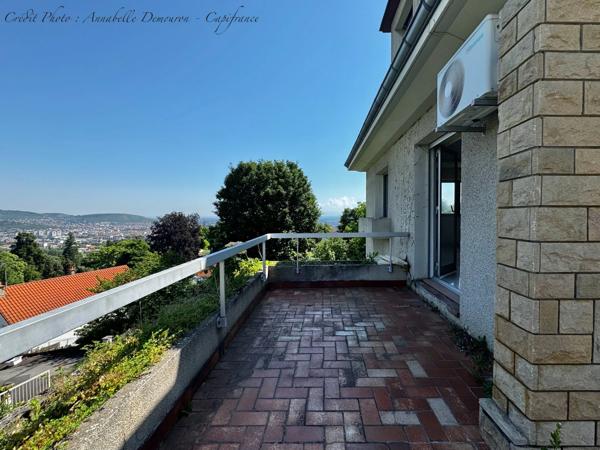 ROYAT - Grande maison familiale à rénover avec vue panoramique, terrain rare, piscine
