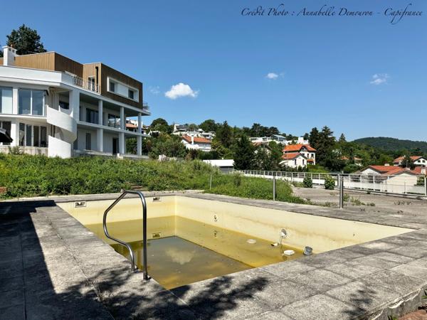 ROYAT - Grande maison familiale à rénover avec vue panoramique, terrain rare, piscine