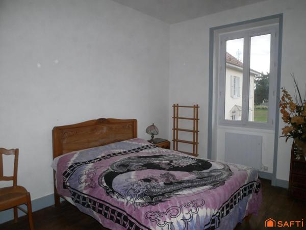 centre du village proche école et commerces