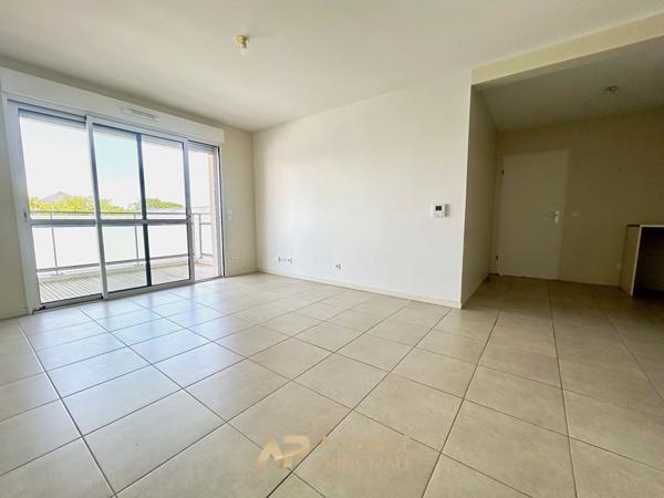 La Rochelle - La Pallice - Appartement T3 de 62 m² avec terrasse, ascenseur et parking 249 000 € **  - Référence  MR739