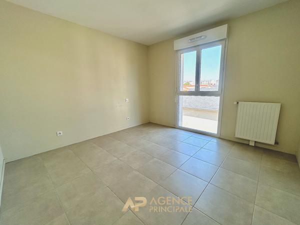 La Rochelle - La Pallice - Appartement T3 de 62 m² avec terrasse, ascenseur et parking 249 000 € **  - Référence  MR739