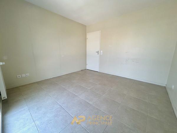 La Rochelle - La Pallice - Appartement T3 de 62 m² avec terrasse, ascenseur et parking 249 000 € **  - Référence  MR739