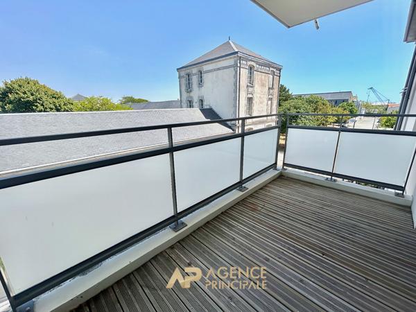 La Rochelle - La Pallice - Appartement T3 de 62 m² avec terrasse, ascenseur et parking 249 000 € **  - Référence  MR739