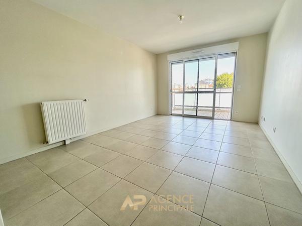 La Rochelle - La Pallice - Appartement T3 de 62 m² avec terrasse, ascenseur et parking 249 000 € **  - Référence  MR739