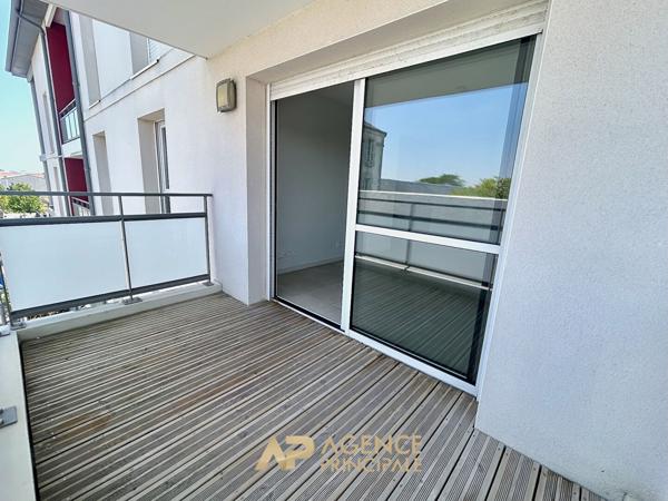 La Rochelle - La Pallice - Appartement T3 de 62 m² avec terrasse, ascenseur et parking 249 000 € **  - Référence  MR739