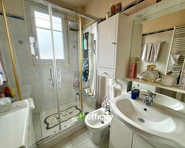 Appartement
         3 pièces
        - 60 m² Exclusivité 265 000 € *