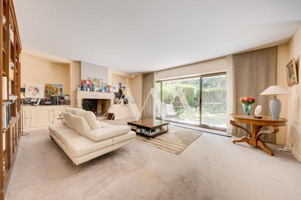 Appartement
         5 pièces
        - 146 m² Bien prestige 1 820 000 € *