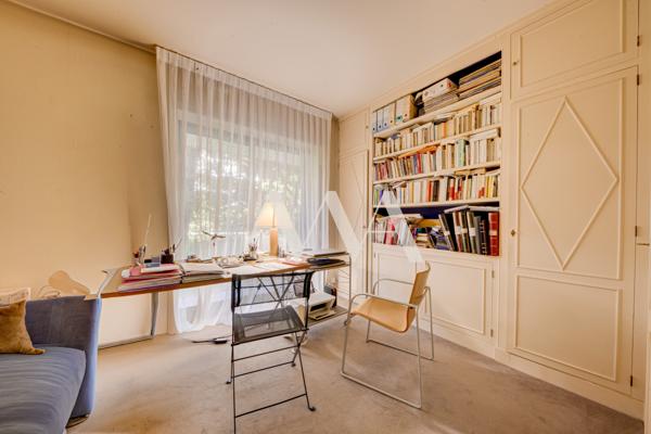 Appartement
         5 pièces
        - 146 m² Bien prestige 1 820 000 € *