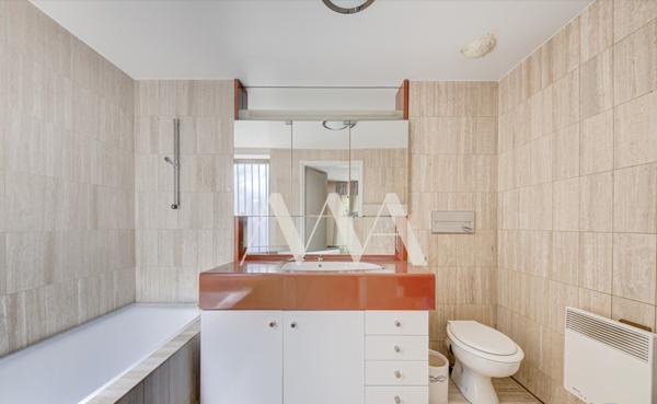 Appartement
         5 pièces
        - 146 m² Bien prestige 1 820 000 € *