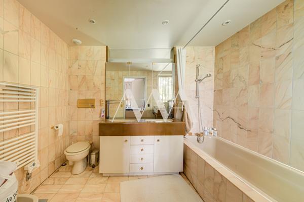 Appartement
         5 pièces
        - 146 m² Bien prestige 1 820 000 € *