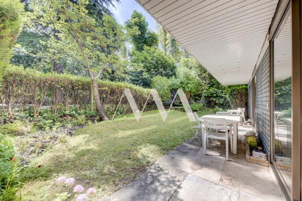 Appartement
         5 pièces
        - 146 m² Bien prestige 1 820 000 € *