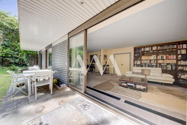 Appartement
         5 pièces
        - 146 m² Bien prestige 1 820 000 € *