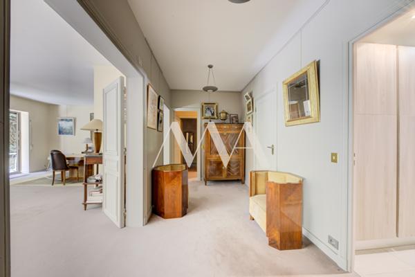 Appartement
         5 pièces
        - 146 m² Bien prestige 1 820 000 € *