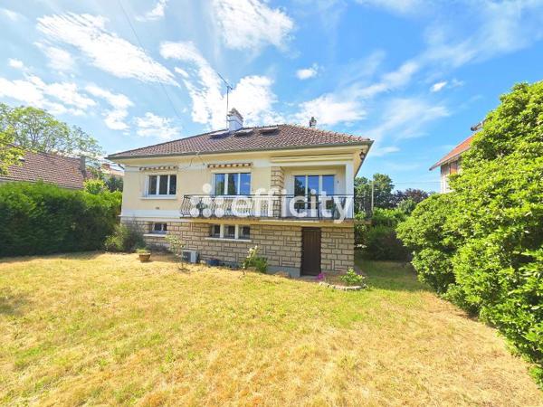 Maison
         5 pièces
        - 105 m² Exclusivité 449 000 € *
