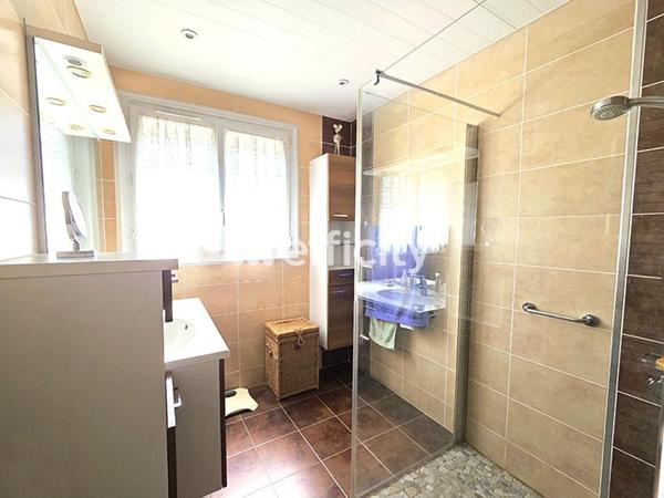 Maison
         5 pièces
        - 105 m² Exclusivité 449 000 € *