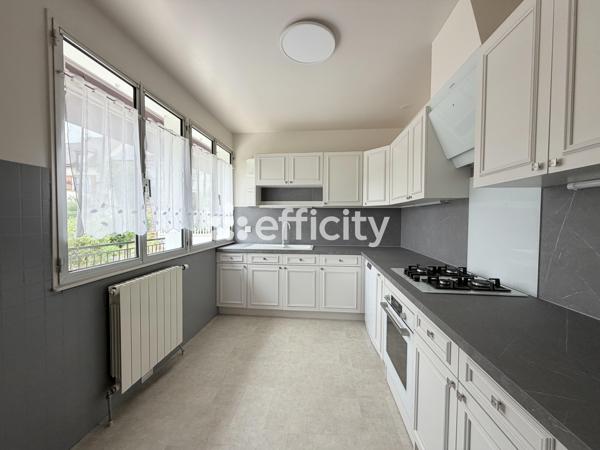 Maison
         6 pièces
        - 140 m² Exclusivité 529 000 € *
