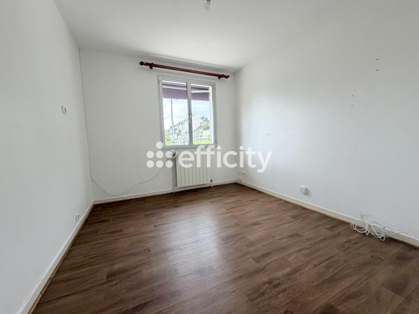 Maison
         6 pièces
        - 140 m² Exclusivité 529 000 € *
