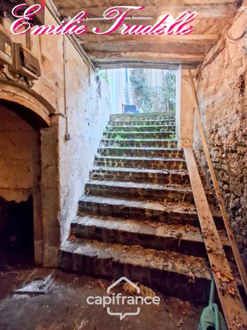 Maison à vendre 6 pièces LA CHARTRE SUR LE LOIR (72) Maison de caractère – cœur de ville – 181 m² – cour, dépendance et caves