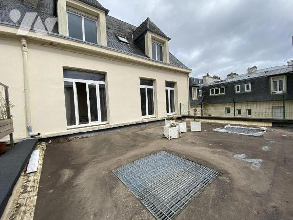 Secteur Triangle d'or - Au coeur du très recherché quartier Siam, adresse emblématique du centr...