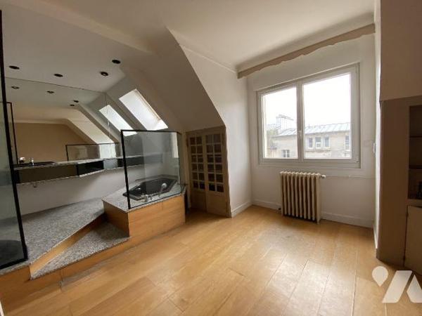 Secteur Triangle d'or - Au coeur du très recherché quartier Siam, adresse emblématique du centr...
