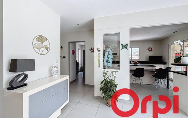 Maison à vendre    4 pièces •  Pia