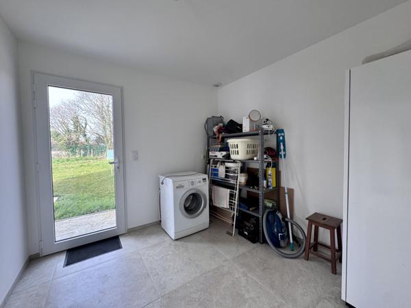 Les Sables-d'Olonne (85340) Contemporaine de 2024 offrant 138 m2 hab - 4 chambres sur 493 m2 de terrain clos.