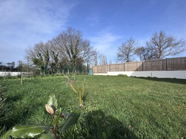 Les Sables-d'Olonne (85340) Contemporaine de 2024 offrant 138 m2 hab - 4 chambres sur 493 m2 de terrain clos.