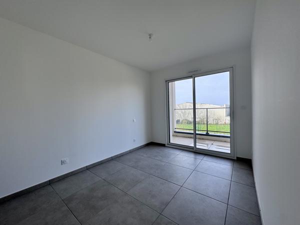 Les Sables-d'Olonne (85340) Contemporaine de 2024 offrant 138 m2 hab - 4 chambres sur 493 m2 de terrain clos.