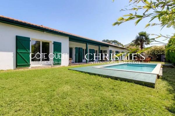 À vendre Bidart - Maison de plain-pied proche Biarritz avec piscine, jardin paysagé et 4 chambres
