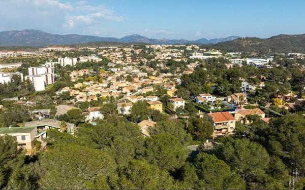 Terrain à vendre    Saint-Raphaël