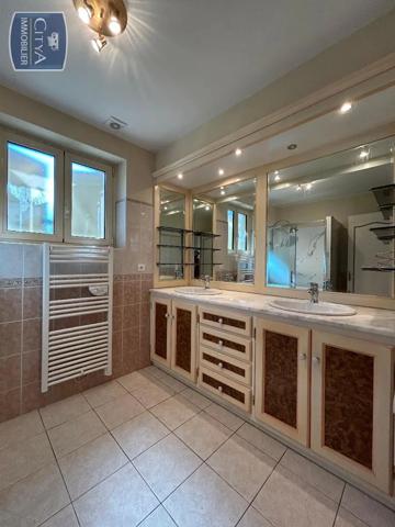 Maison à louer 5 pièces 117.43m² Gignac (46600)