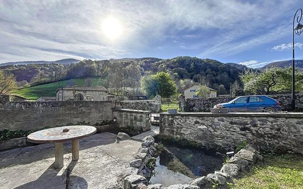 Maison à vendre    6 pièces •  Sost