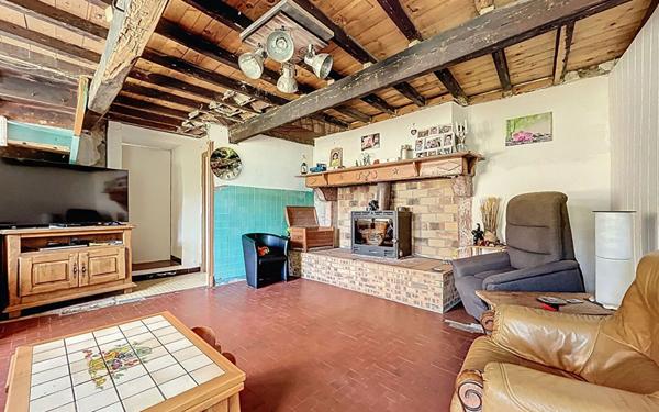 Maison à vendre    6 pièces •  Sost