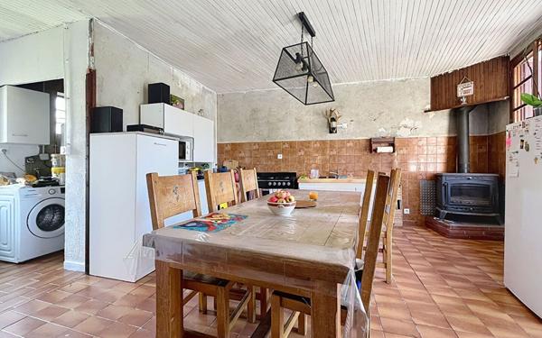 Maison à vendre    6 pièces •  Sost