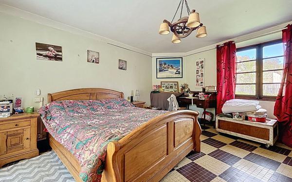 Maison à vendre    6 pièces •  Sost