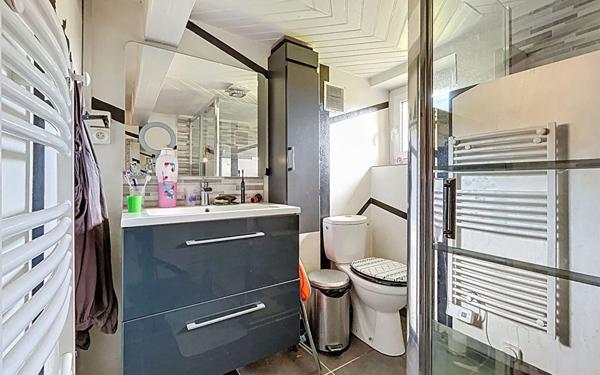 Maison à vendre    6 pièces •  Sost