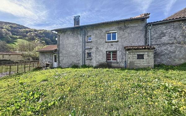 Maison à vendre    6 pièces •  Sost