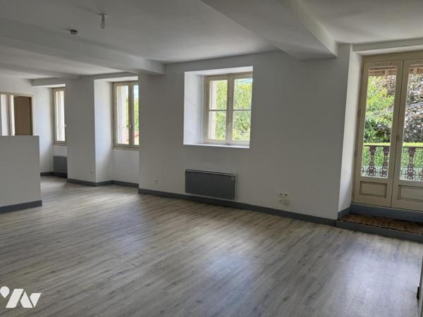 Immeuble composé de trois logements