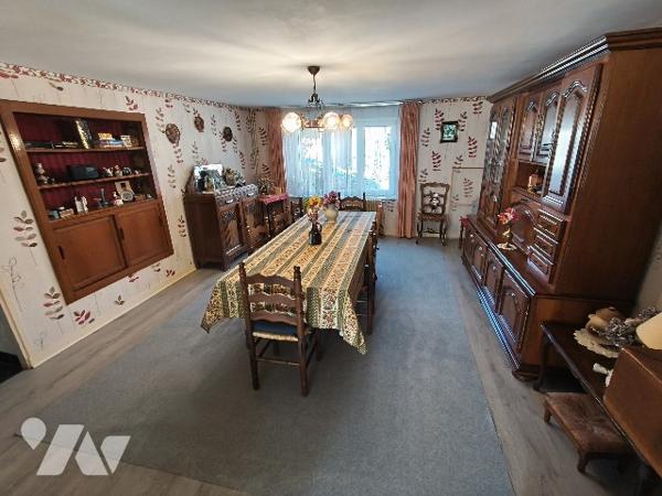 Au calme,  maison offrant 4 chambres avec jardin et dépendance